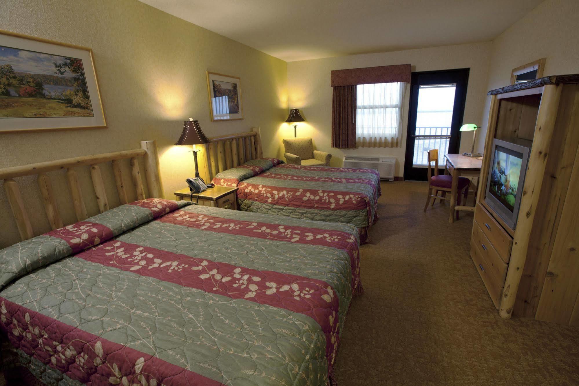 Kewadin St. Ignace Hotel Evergreen Shores Dış mekan fotoğraf